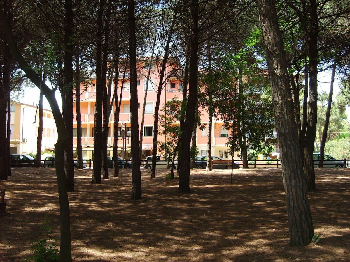 Hotel Valentino Pinarella Exterior foto